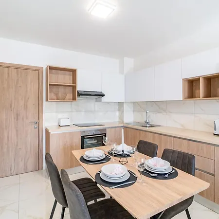 Apartamento Adolina One Bedroom 203 By Ezoria Paphos
