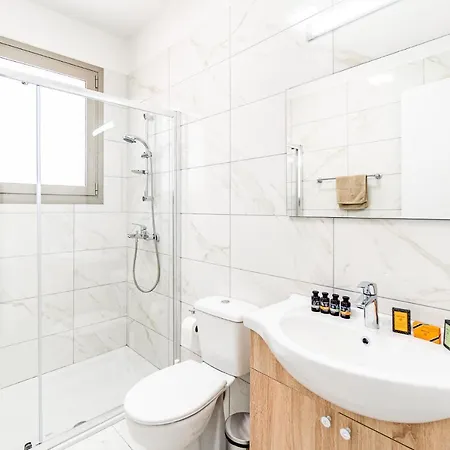 Adolina One Bedroom 203 By Ezoria Apartament